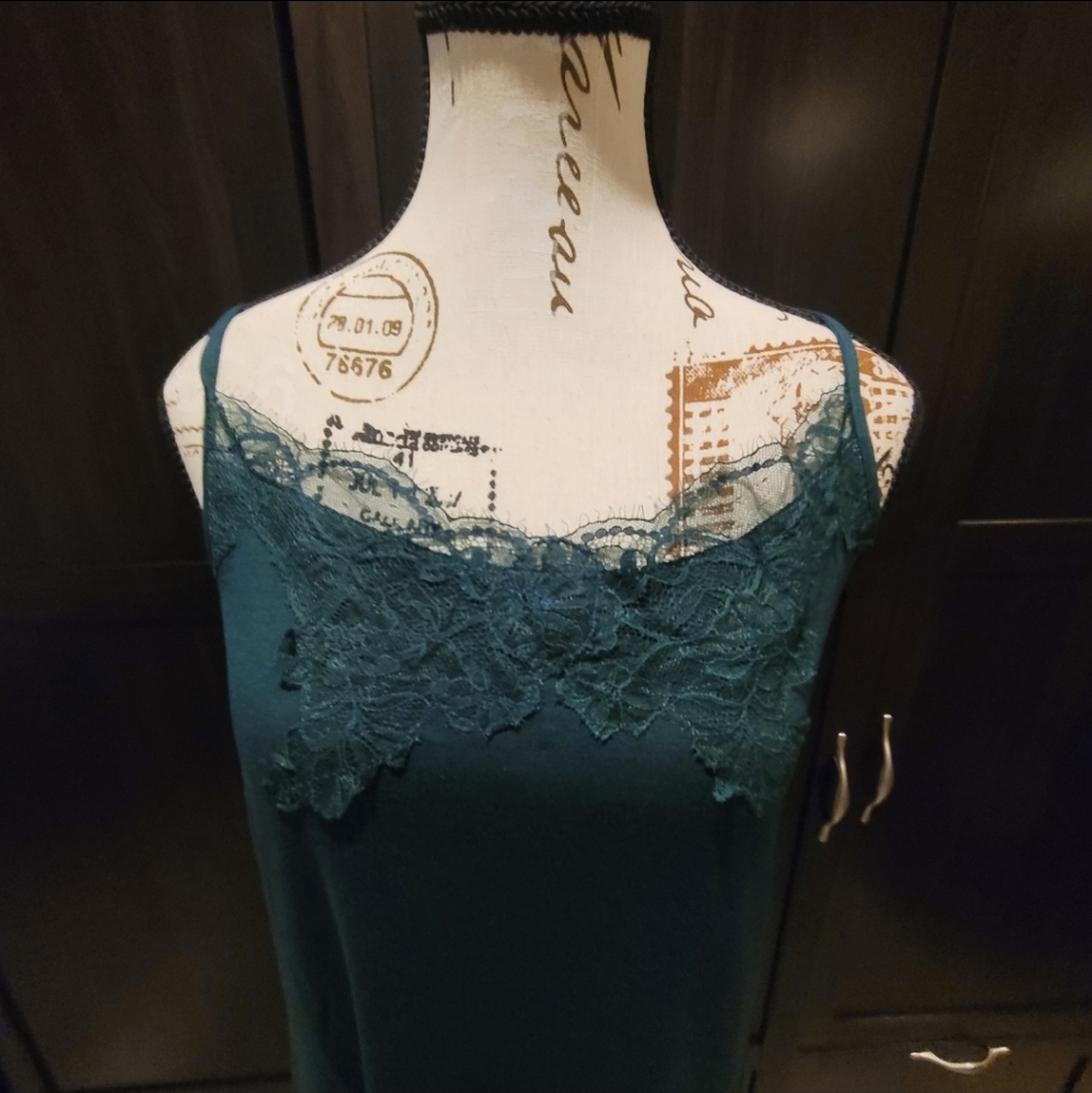 Last one! 2024 Frette Luxury Lace Neckline Nightgown  Color: Emerald Green NWT - Picture 5 of 13